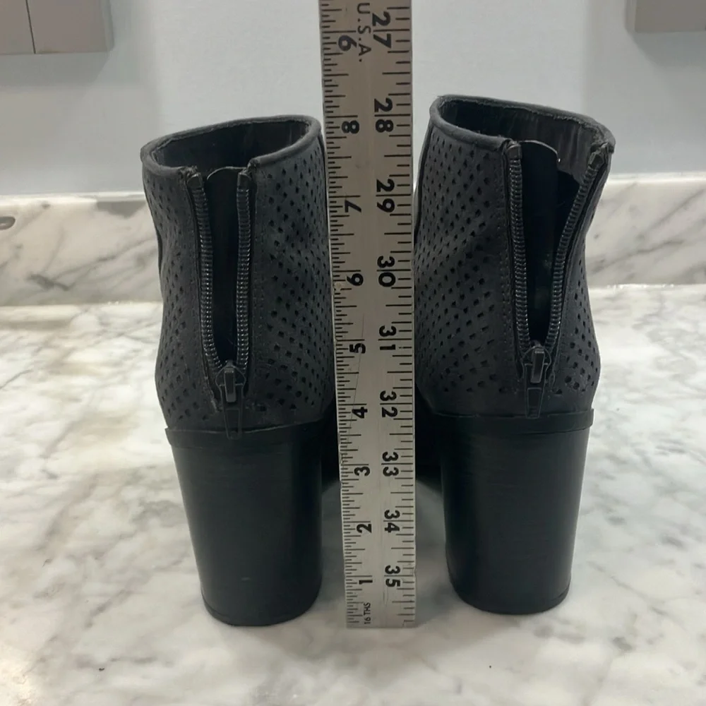American Eagle Outfitters Gray Ankle Booties size 9 western heel boot zipper